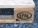 Comprendre le marquage EPAL : comment reconnaître une vraie palette Europe d’une contrefaçon ?