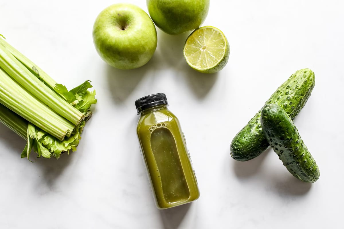 Jus d'ananas et de céleri pour perdre du poids - la combustion naturelle des graisses !