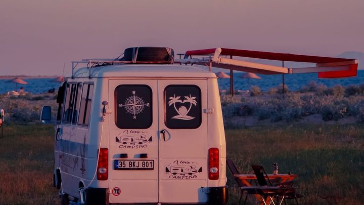 Partir camper en août sans y laisser un mois de salaire